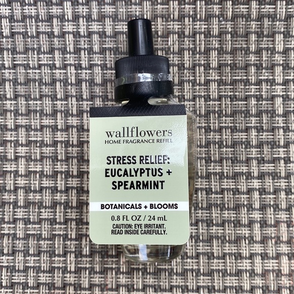 Nine!! Yes, 9 BNWT Amazing White Barn Wallflowers Fragrance Refills. 3 Plugs! - Picture 9 of 16